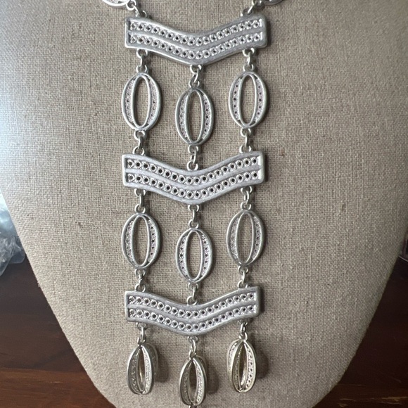 Stella and dot Kimberly Silver Tone bib necklace - Picture 1 of 5